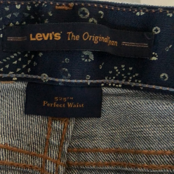 Womens size 8 Levi’s 525 perfect waist bluejean shorts - Picture 3 of 11